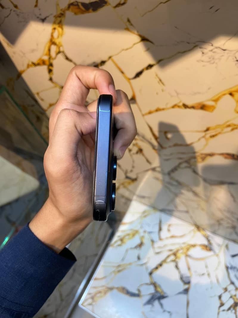 Apple iPhone 15 Pro Max 5