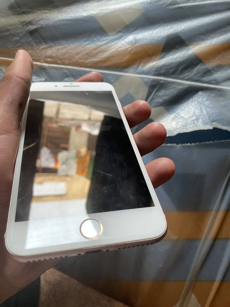 Apple iPhone 7 Plus 3