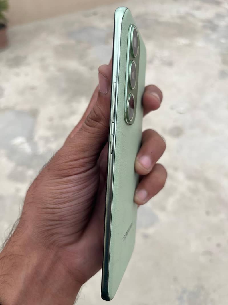 Tecno spark 40pro plus 3