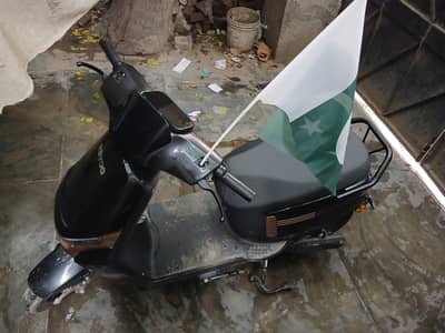 Reevo scooty for sale 700 km driven