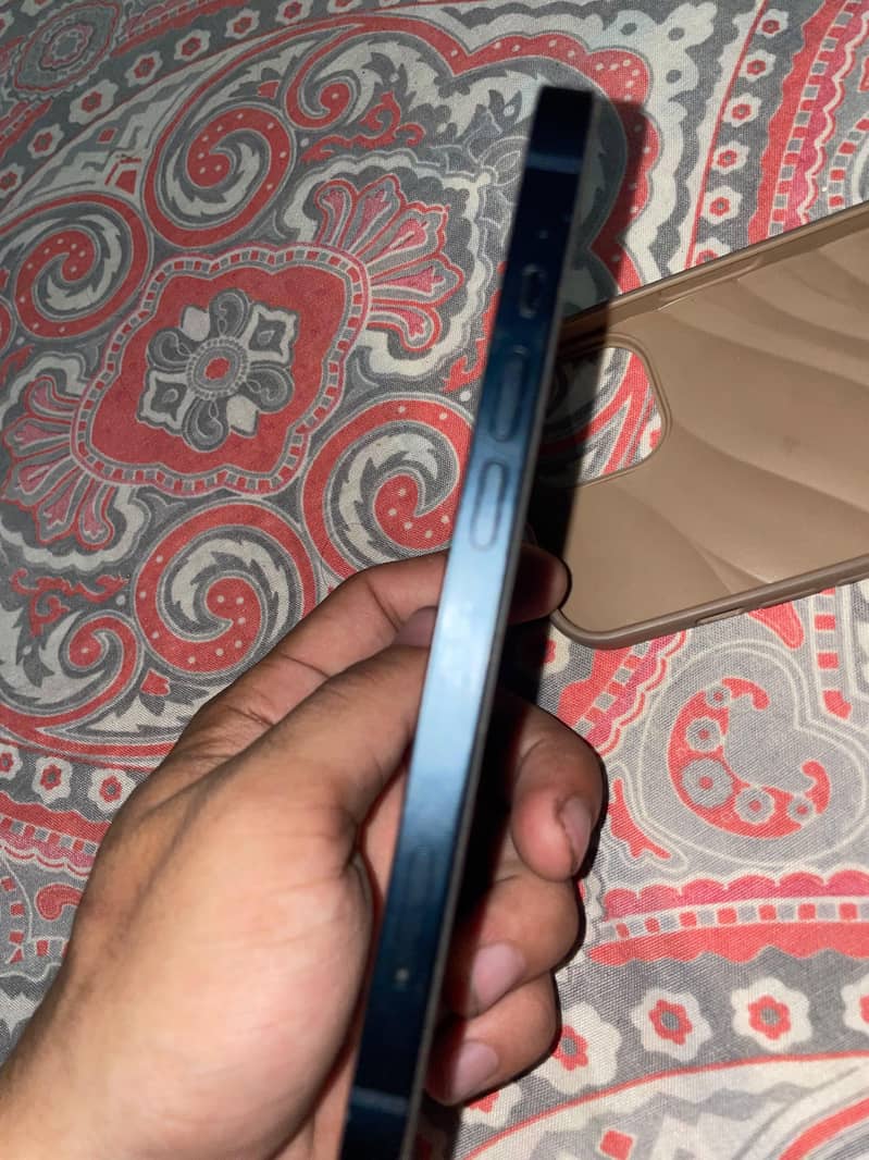 Apple iPhone 13 2