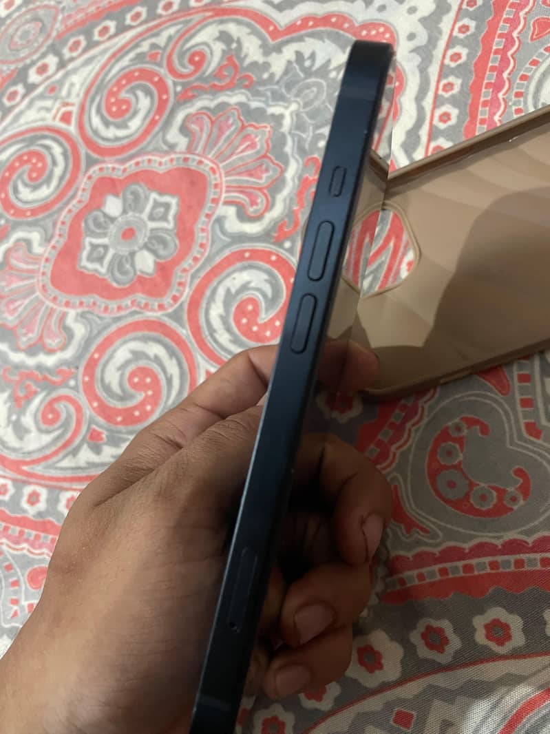 Apple iPhone 13 4