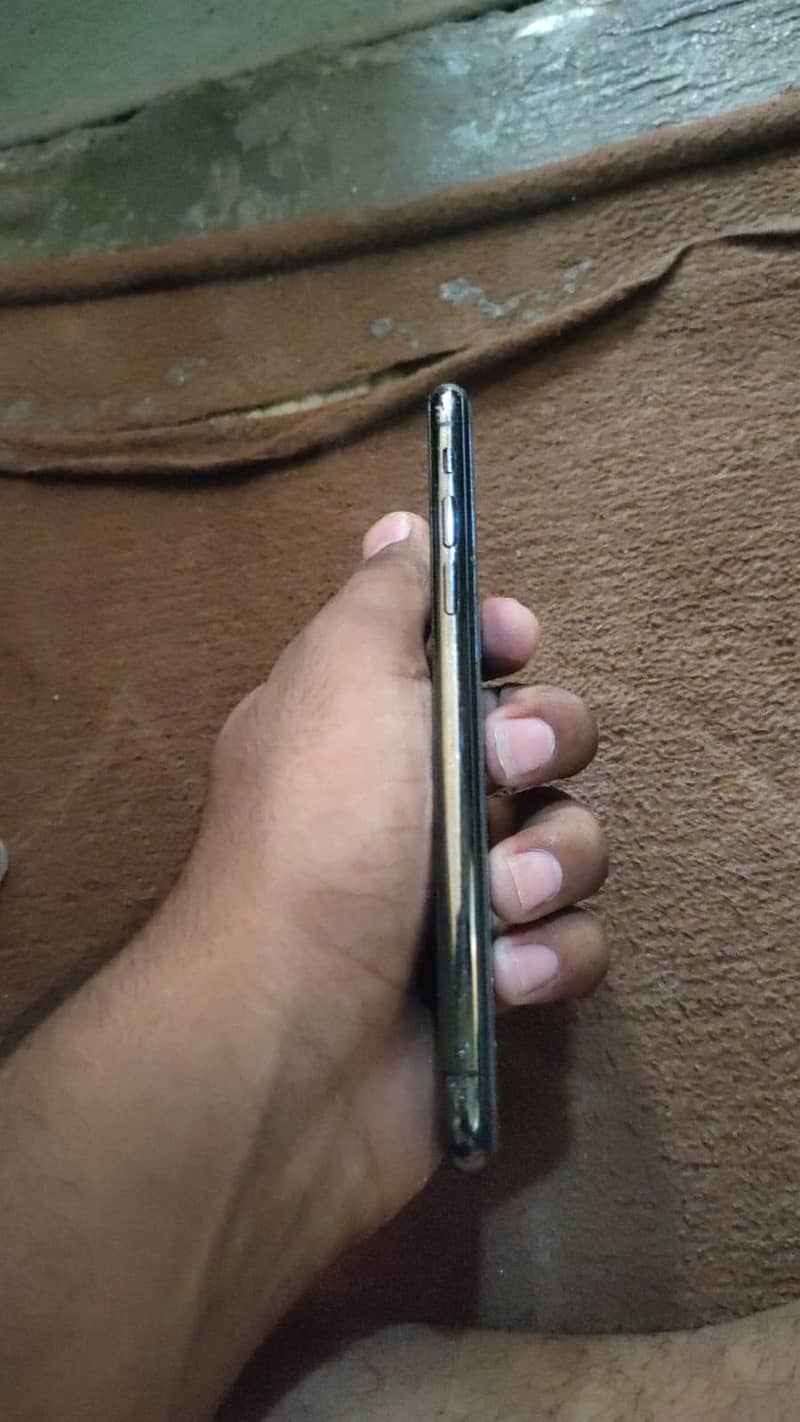 Apple iPhone X 3