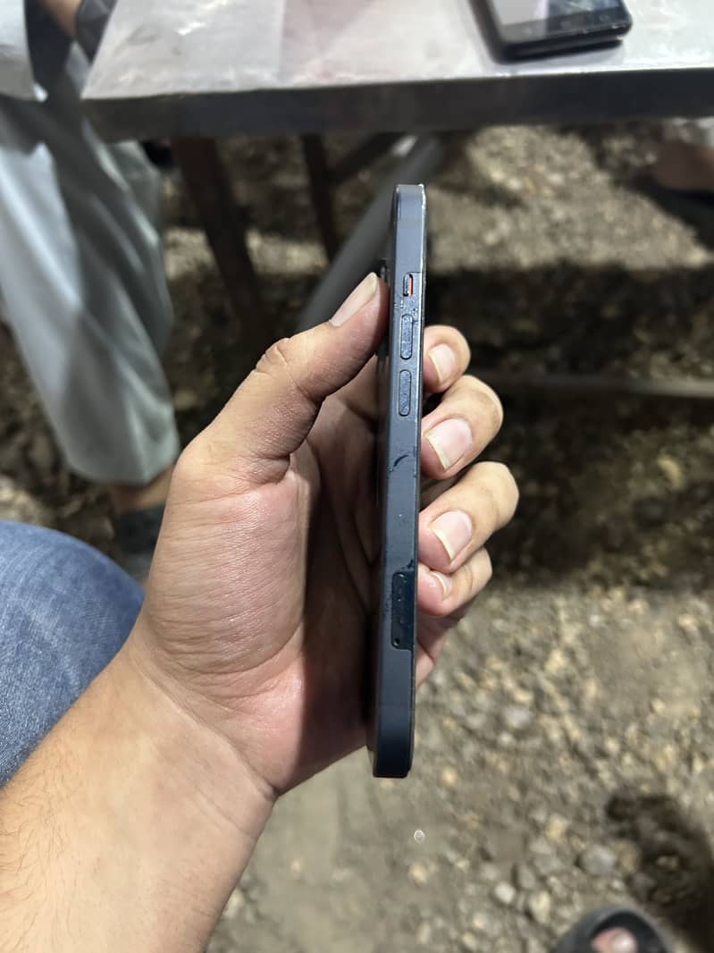 Apple iPhone 13 2