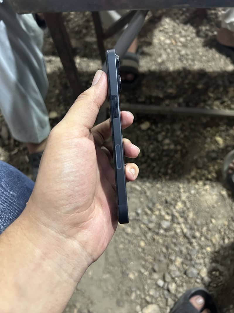 Apple iPhone 13 6