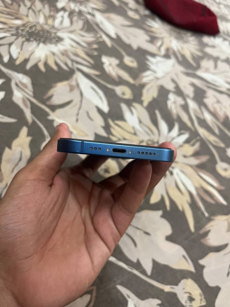Apple iPhone 13 2