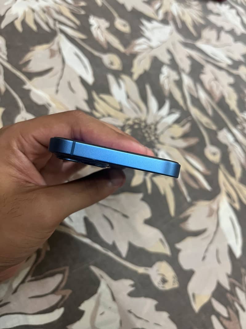 Apple iPhone 13 3