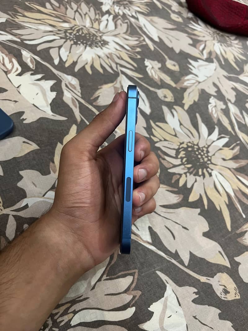 Apple iPhone 13 4