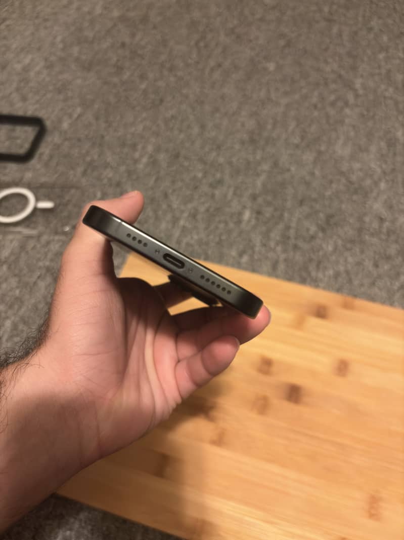 Apple iPhone 16 Pro Max 4