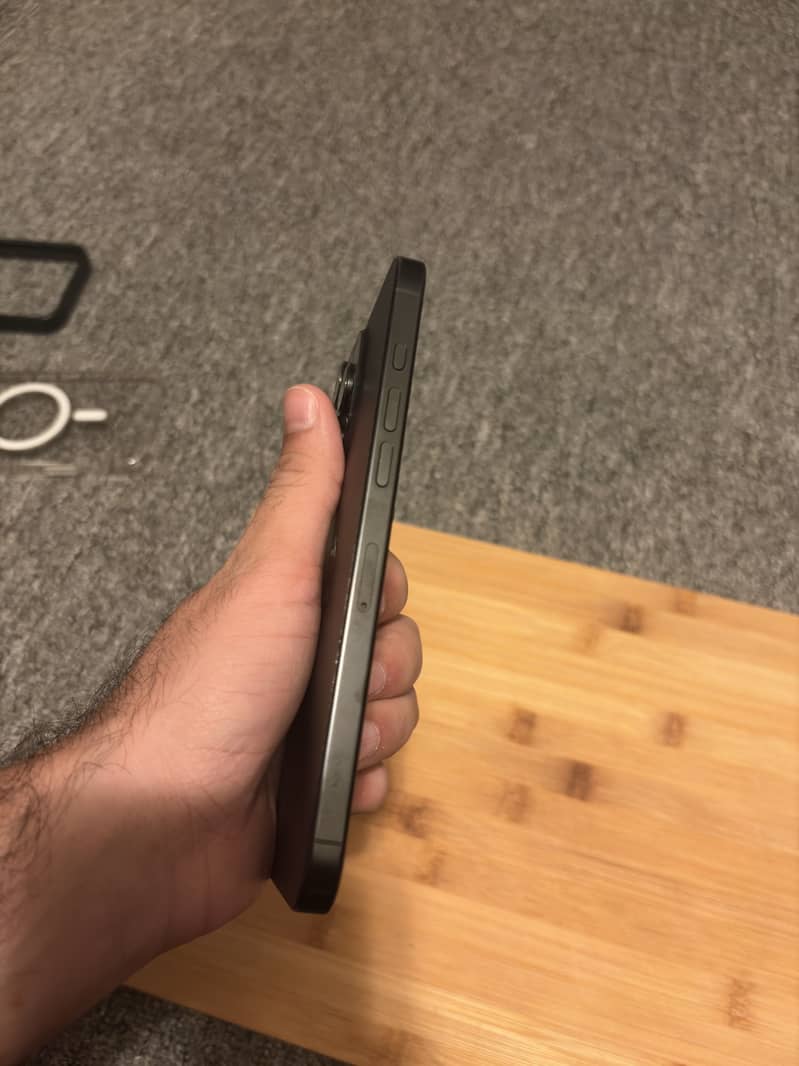 Apple iPhone 16 Pro Max 5