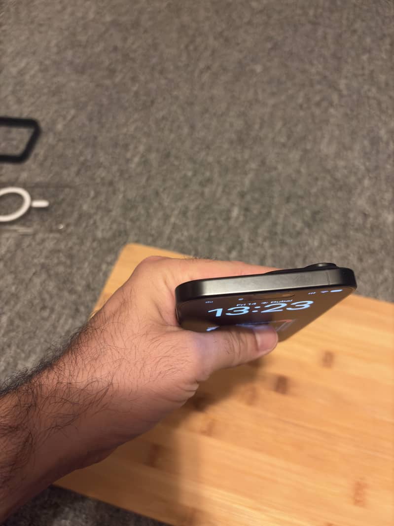 Apple iPhone 16 Pro Max 6