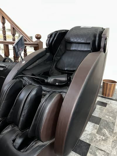 JC Buckman Indulge Us Massage Chair