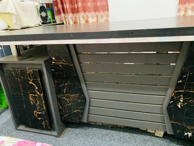 Office Chair & Table