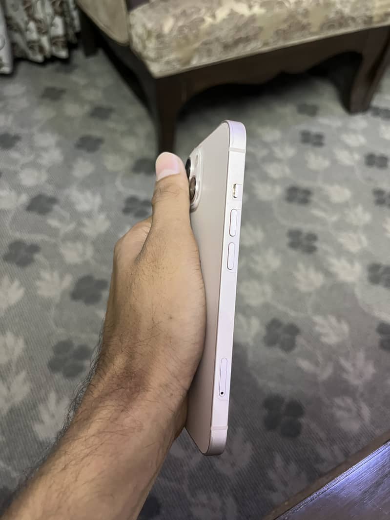 Apple iPhone 13 4