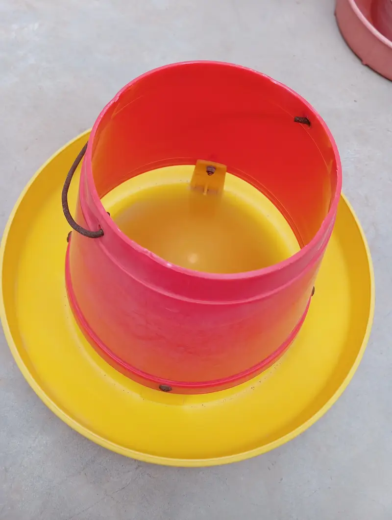 08 liters capacity water bottles & feeder, chicken, birds — photo 3