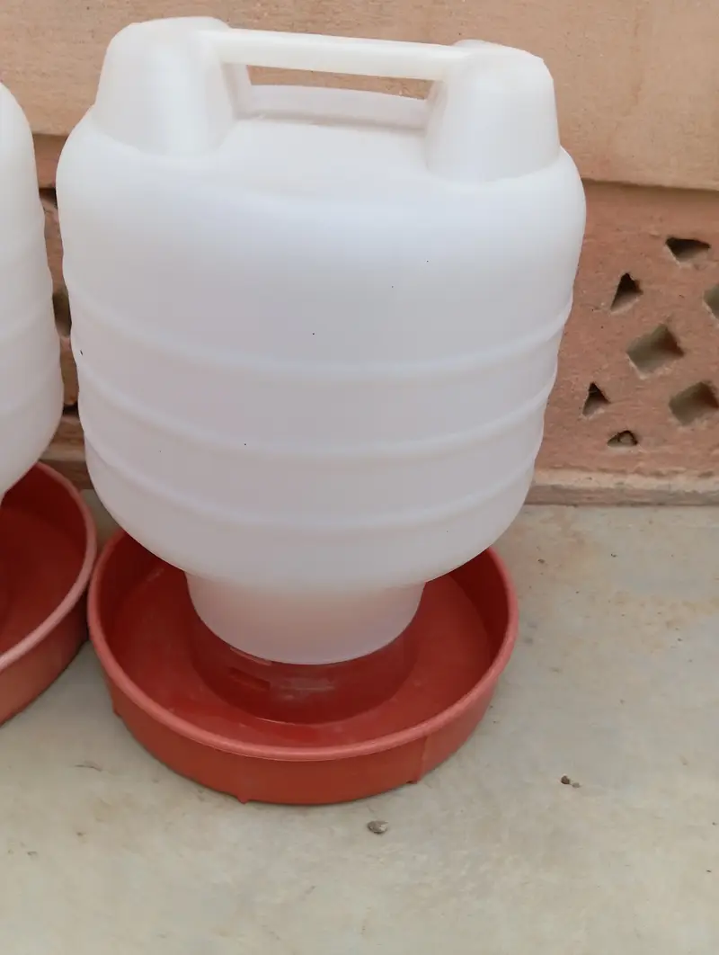 08 liters capacity water bottles & feeder, chicken, birds — photo 4