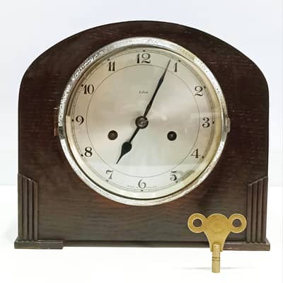 1930s Smiths Enfield English 8-Day Mechanical Key-Wound Mantel Clock