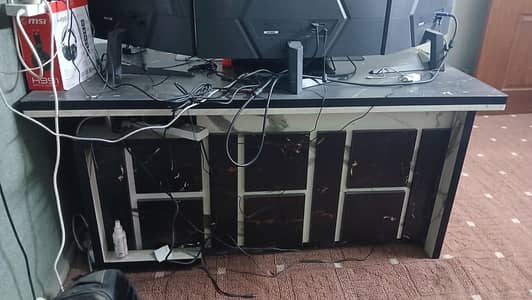 COMPUTER/OFFICE TABLE