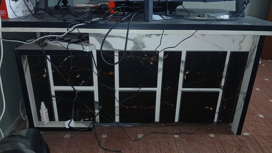 COMPUTER/OFFICE TABLE 1