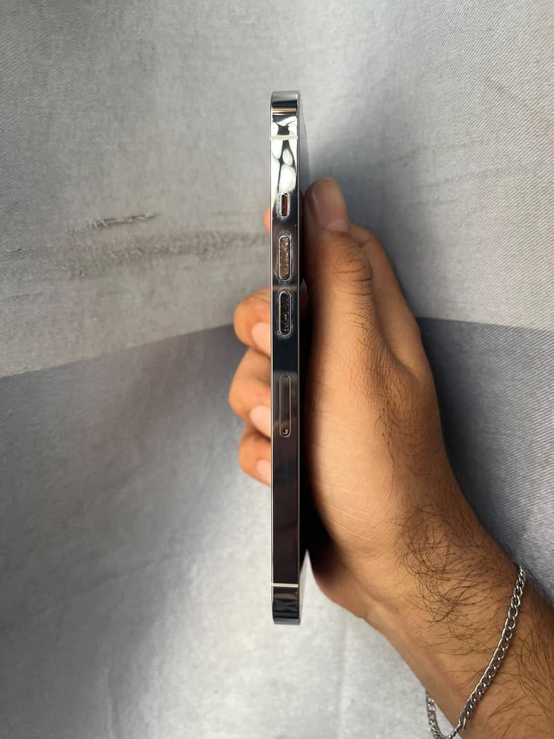 Apple iPhone 13 Pro 2