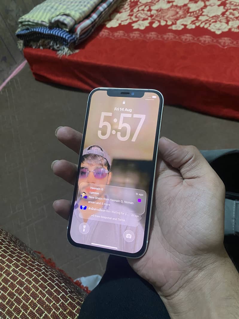 Apple iPhone 12 3