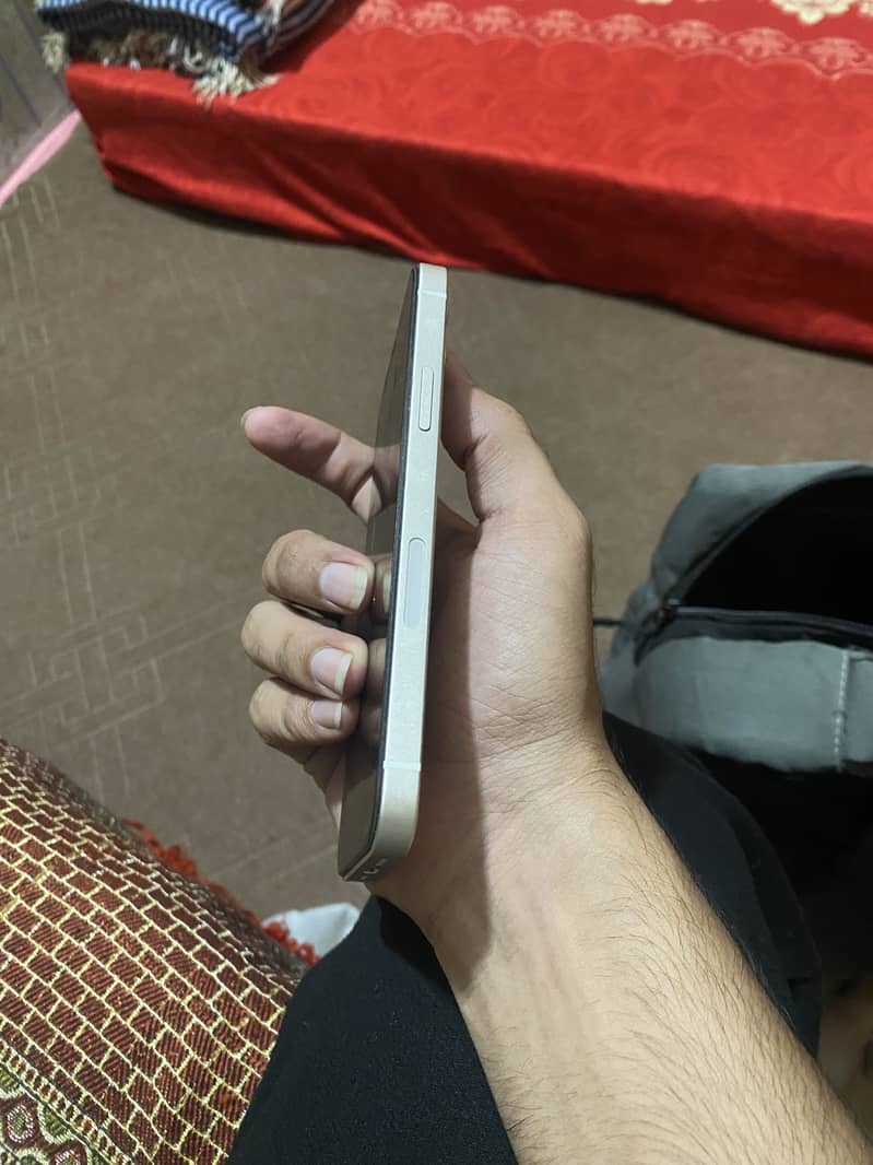 Apple iPhone 12 4