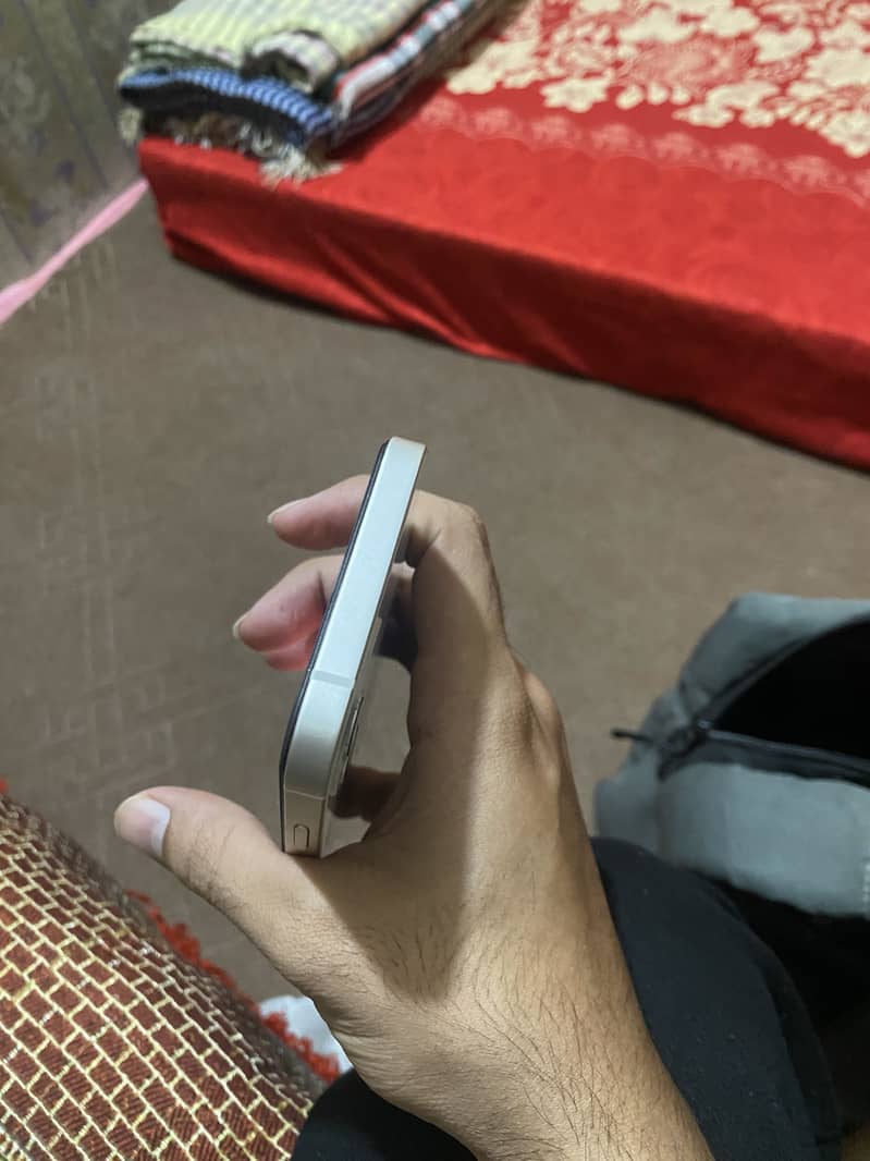 Apple iPhone 12 6