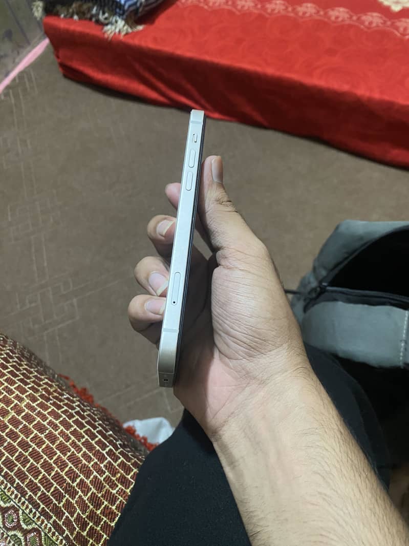 Apple iPhone 12 7