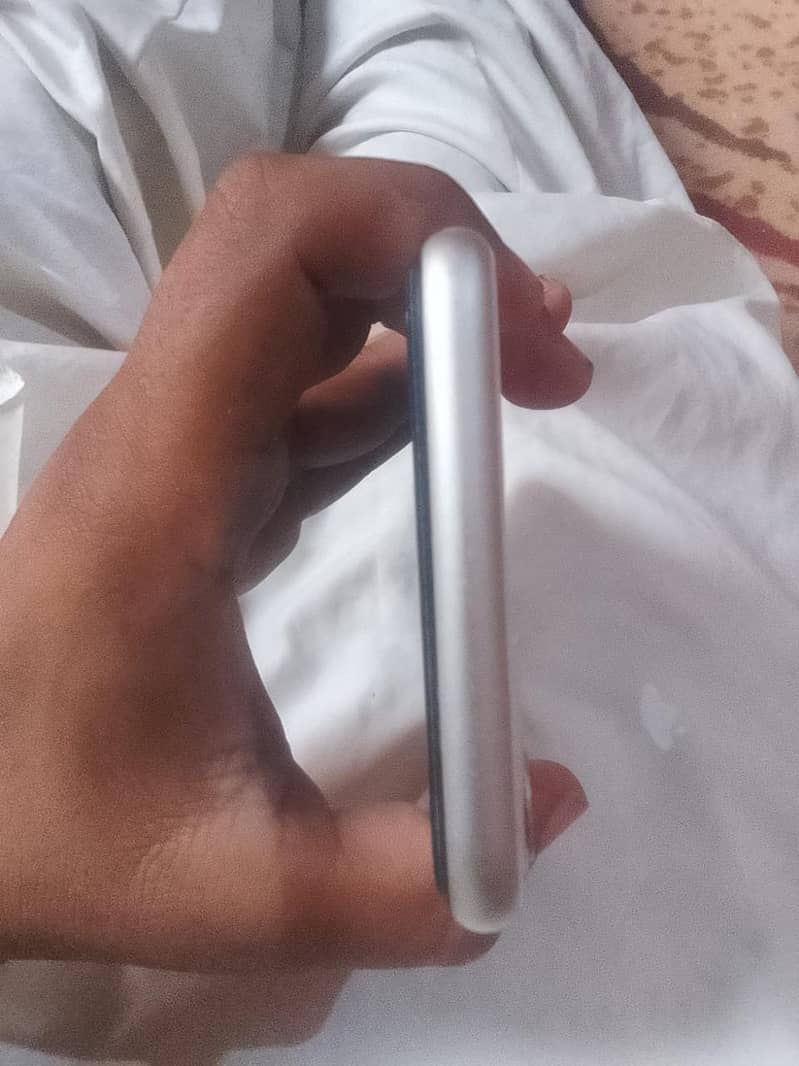 Apple iPhone 11 0