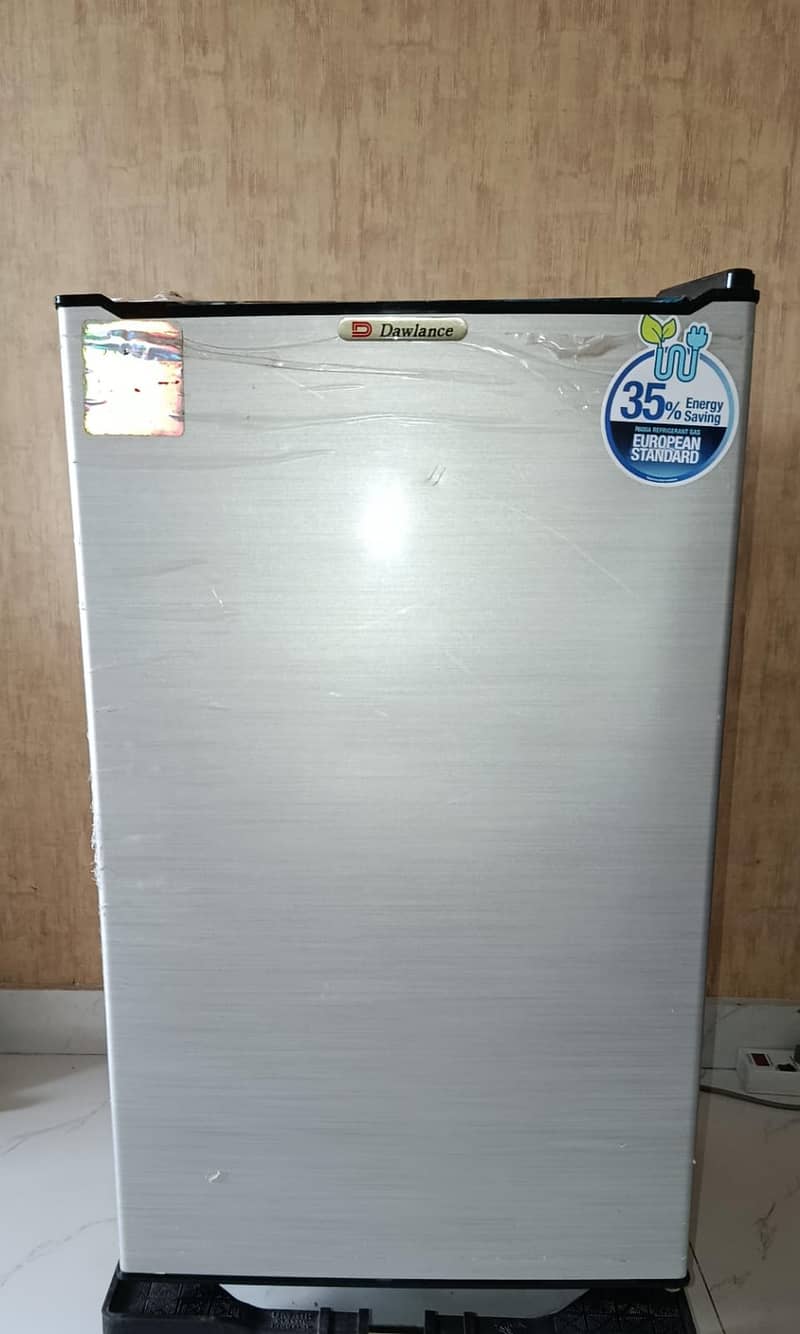 Mini dawlance fridge 0