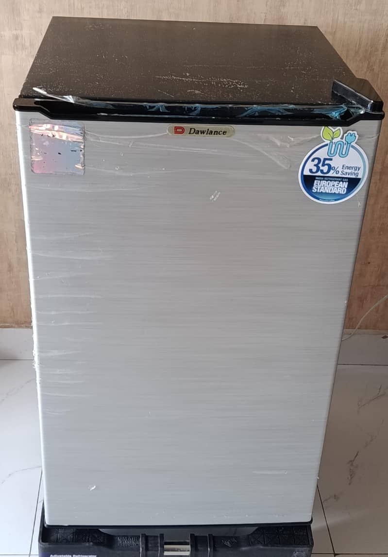Mini dawlance fridge 1