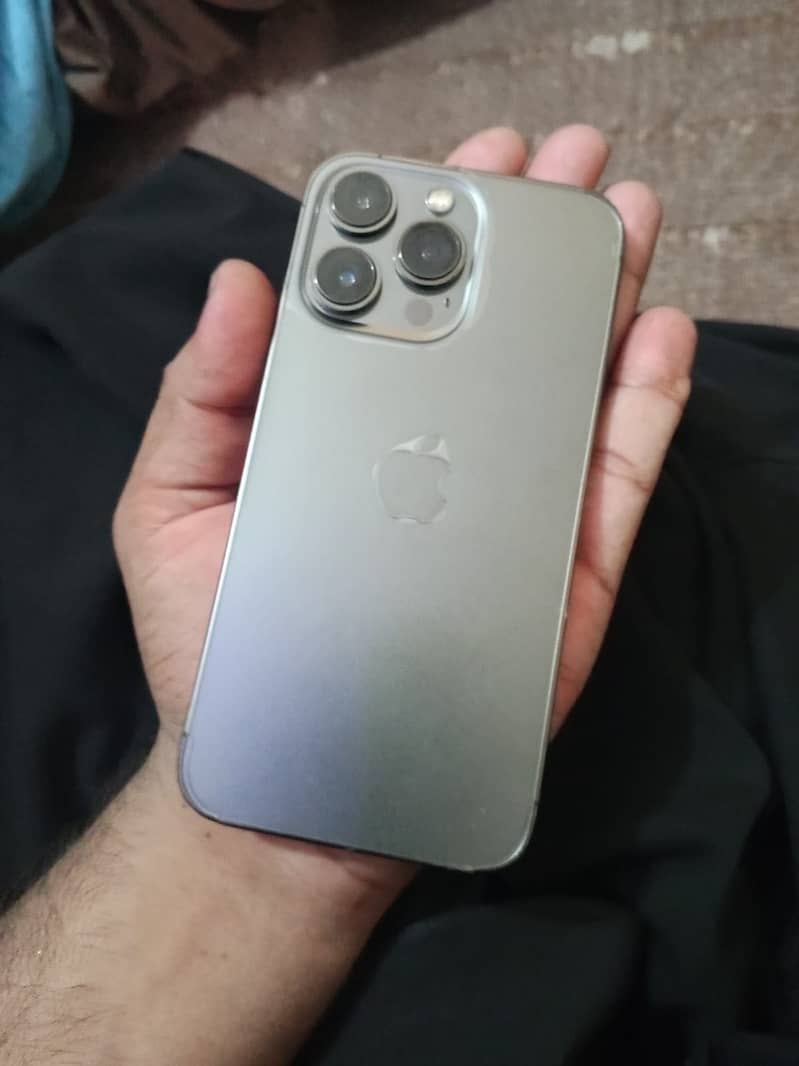 Apple iPhone 13 Pro 4