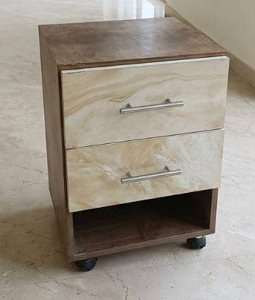 BED SIDE TABLE Mattress