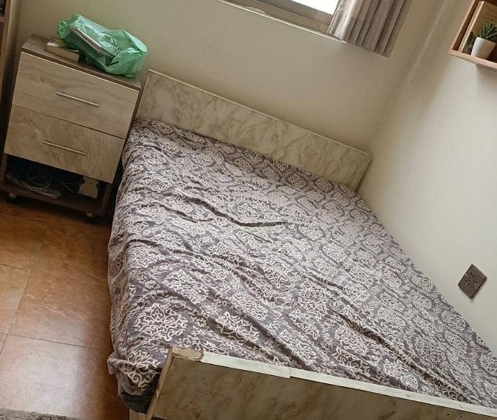 BED SIDE TABLE Mattress 1