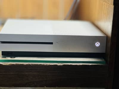 XBOX ONE S 1 TB