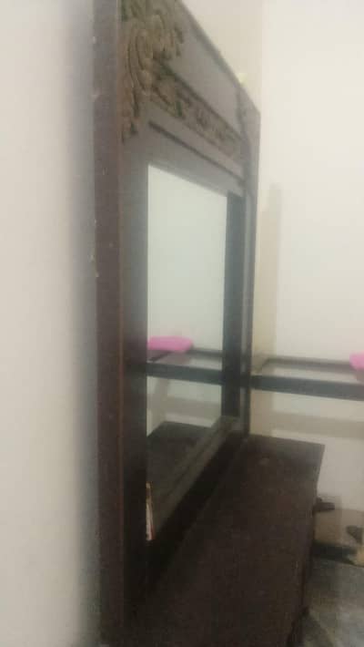 DRESSING TABLE