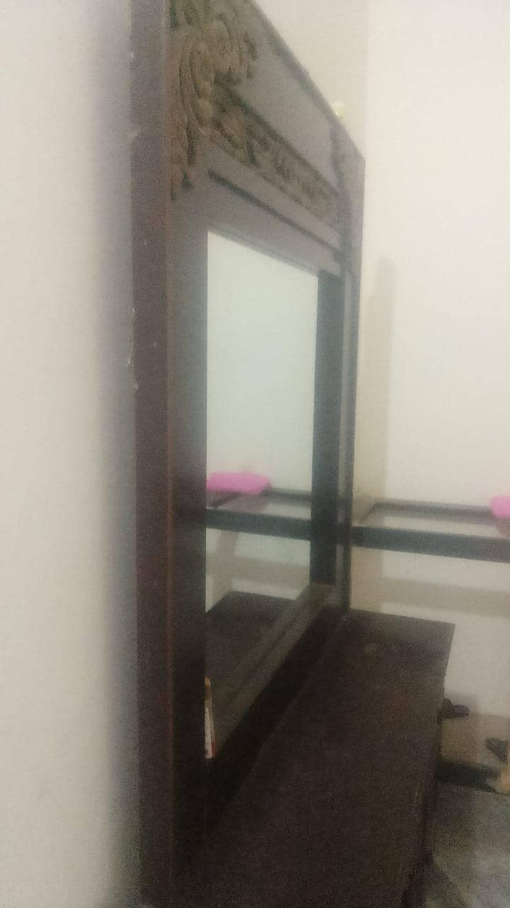 DRESSING TABLE 0