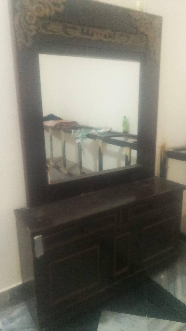 DRESSING TABLE 1