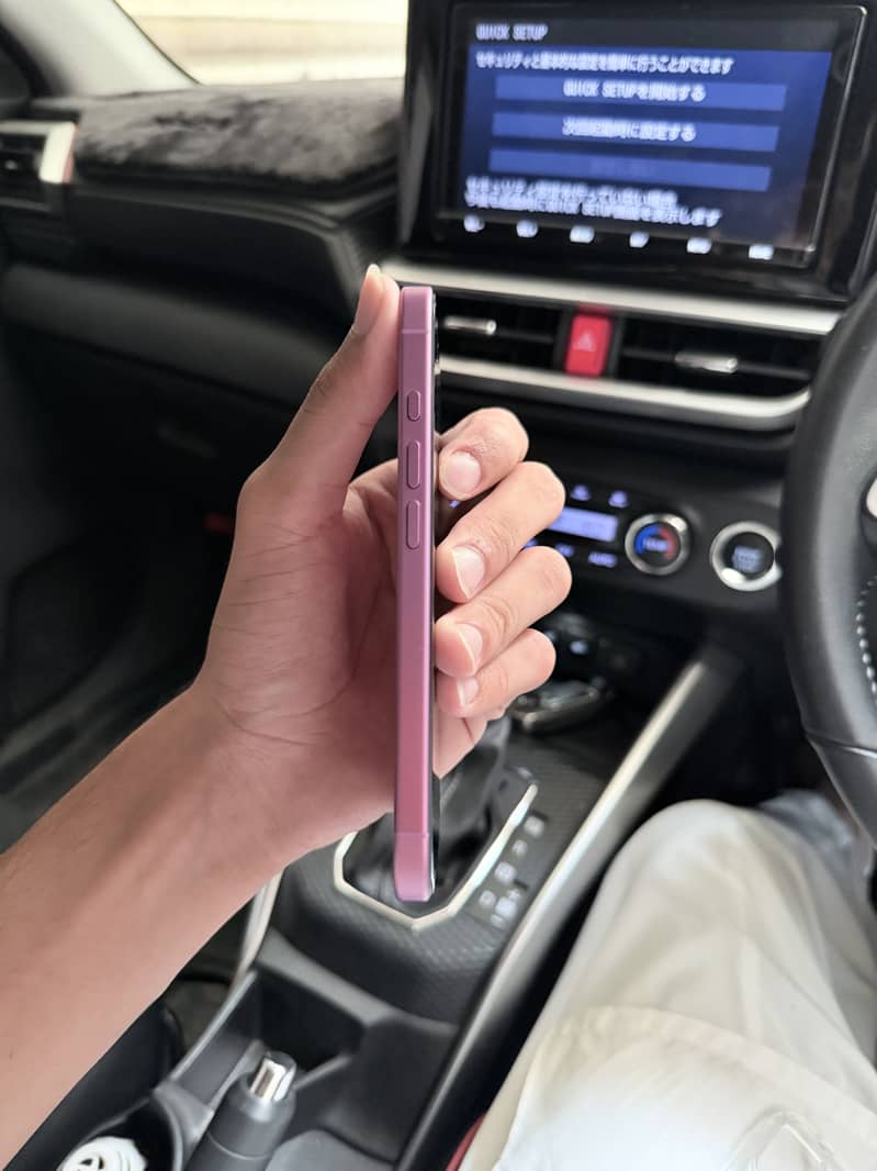 iPhone 16 4
