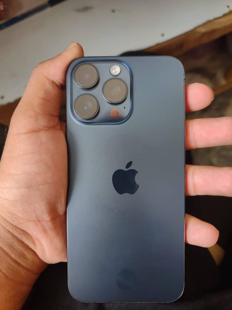 Apple iPhone 15 Pro Max 0