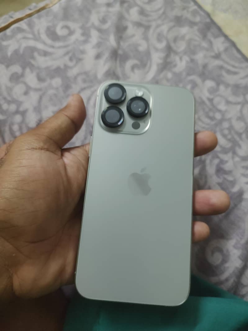 Apple iPhone 15 Pro Max 1