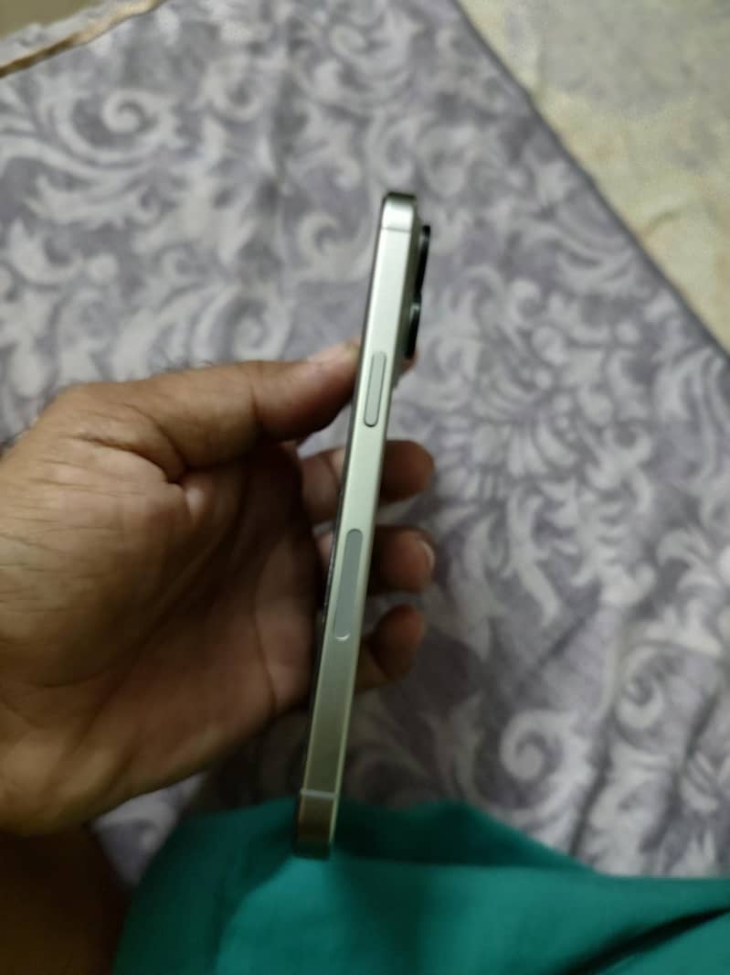 Apple iPhone 15 Pro Max 2
