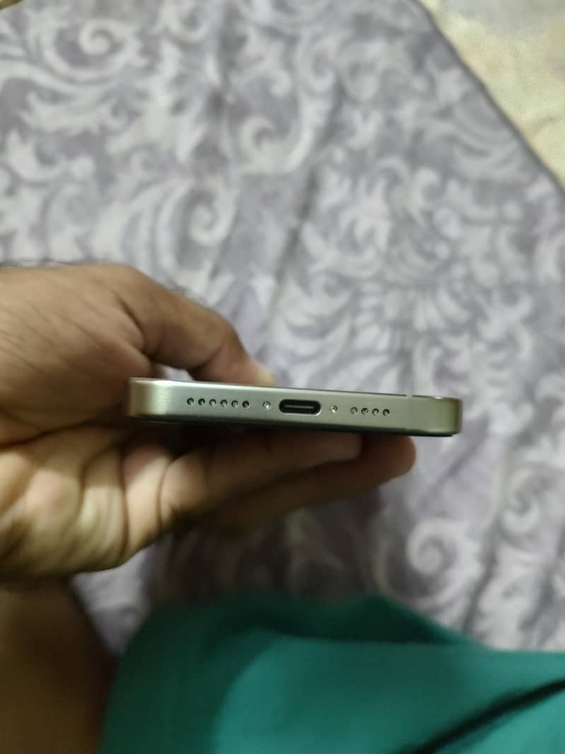 Apple iPhone 15 Pro Max 3