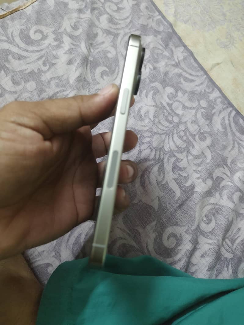 Apple iPhone 15 Pro Max 4