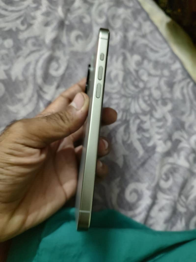 Apple iPhone 15 Pro Max 5