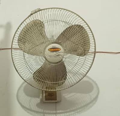 Bracket fan