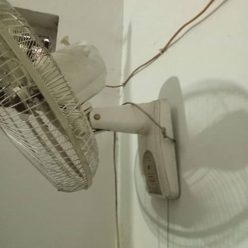 Bracket fan 1