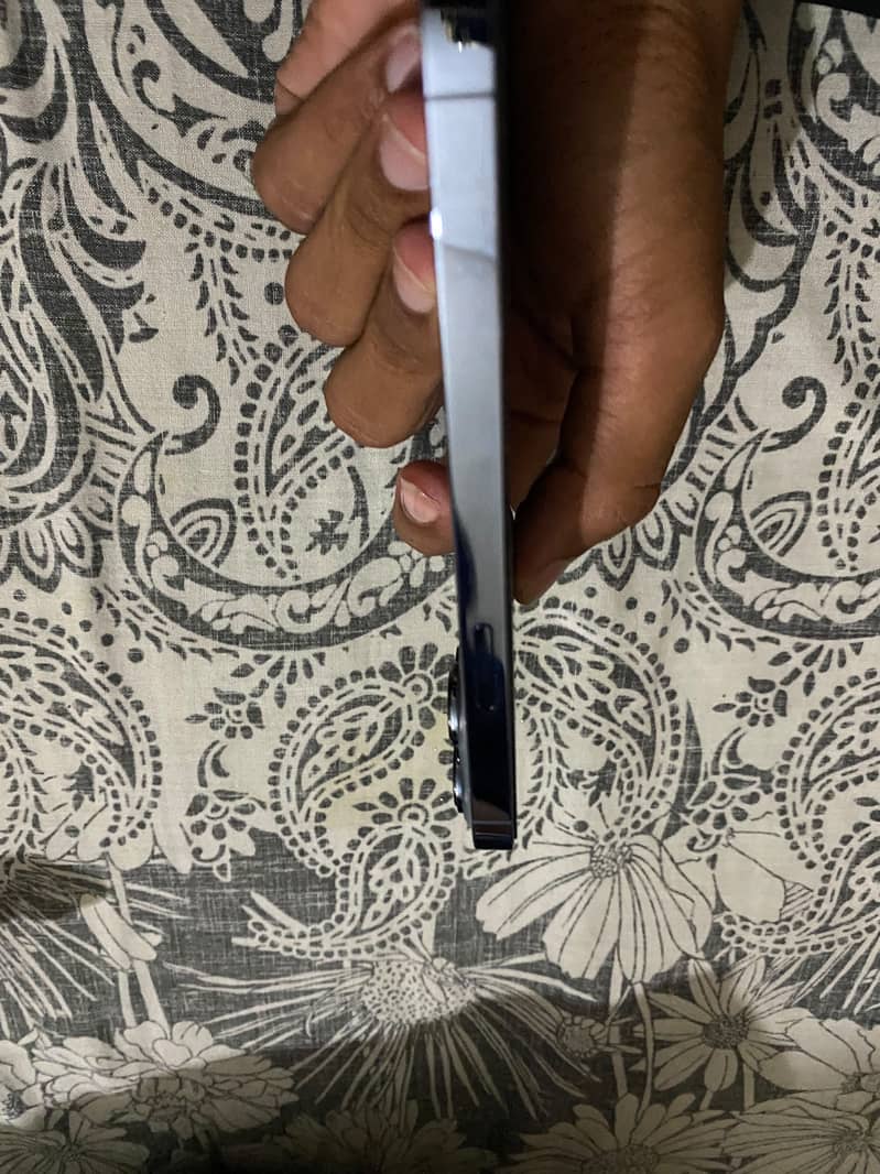 Apple iPhone 13 Pro 2