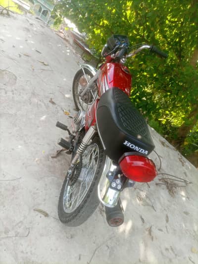 125united 17model fore sale bilkl new condiction ma koii kamm nii a