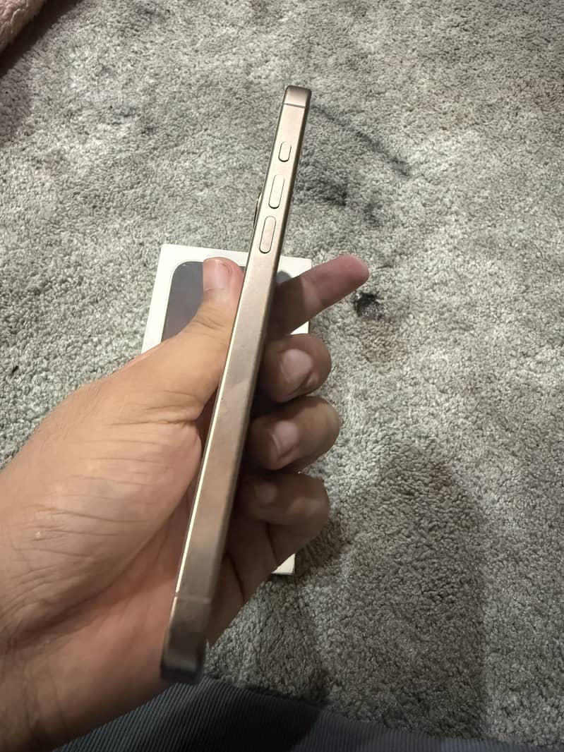 Apple iPhone 16 Pro Max 0